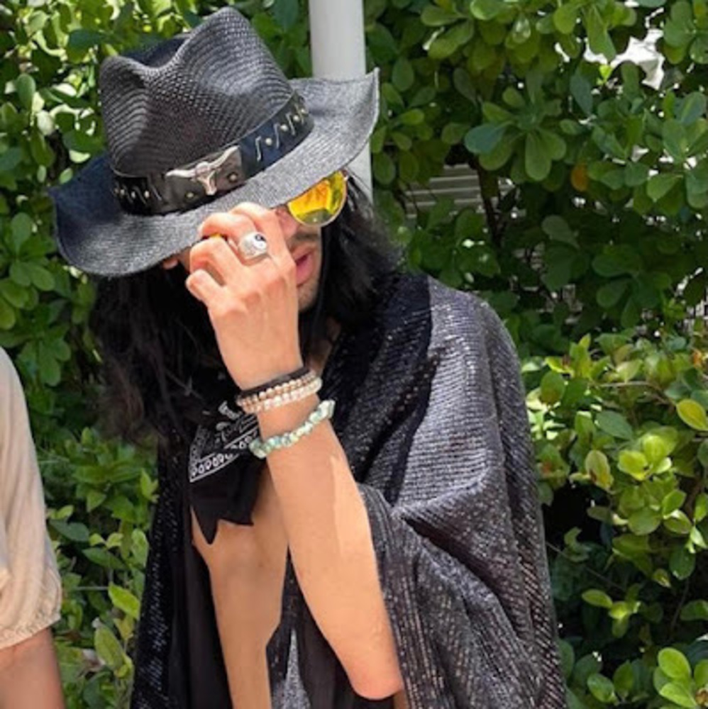 Meet your Posher, Akash